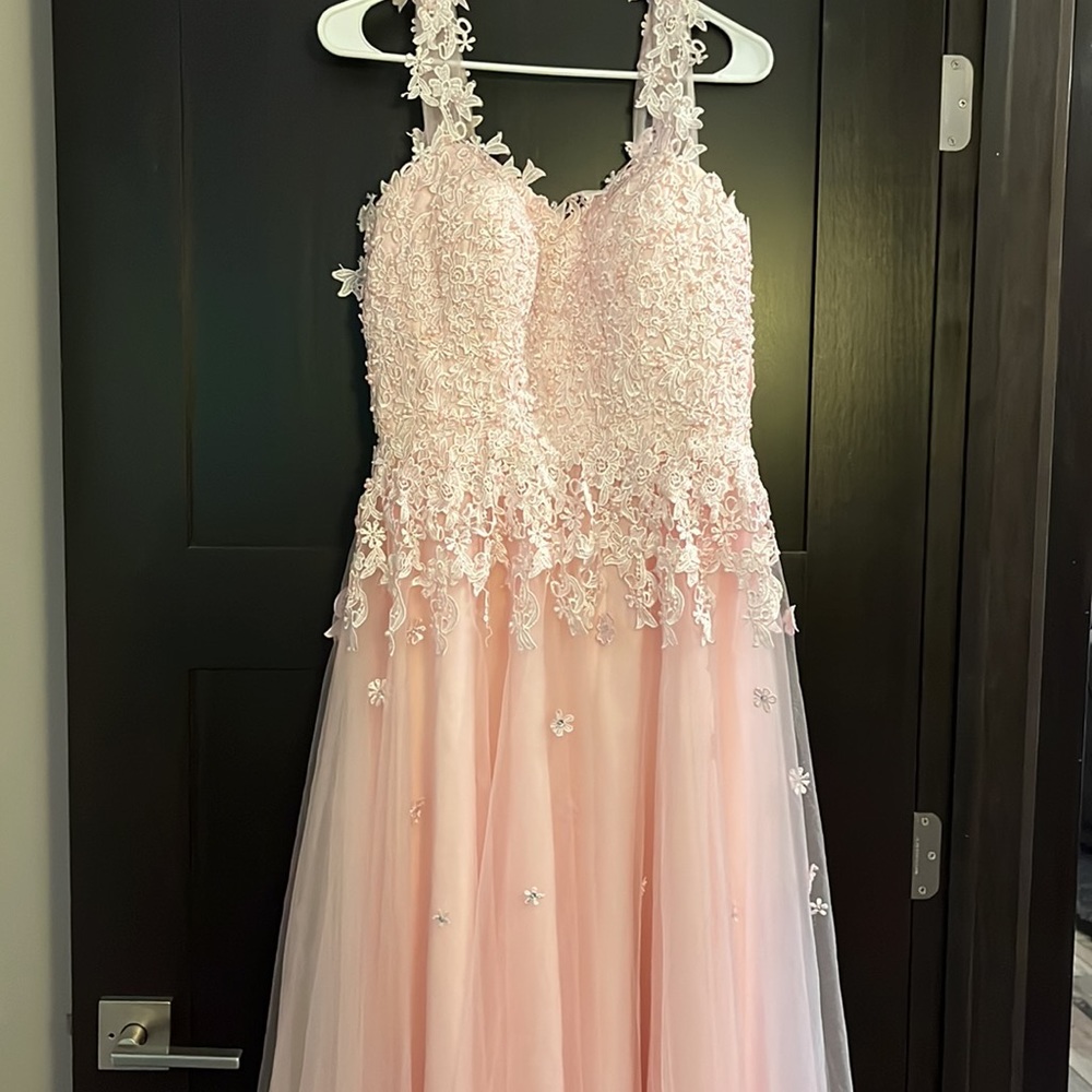 women’s prom/ formal/wedding dress